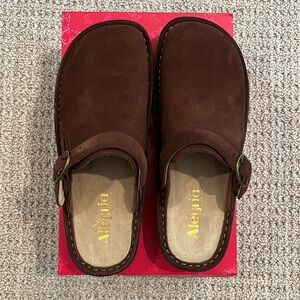 Alegria Bryn Cocoa Clogs 38W